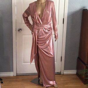 🔥🔥 TAKE 30% OFF LIST PRICE 🔥🔥.     HOUSE.             EVENING GOWN